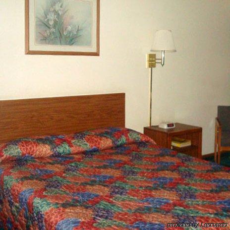 Anderson Chesterfield Travel Inn Daleville Kamer foto